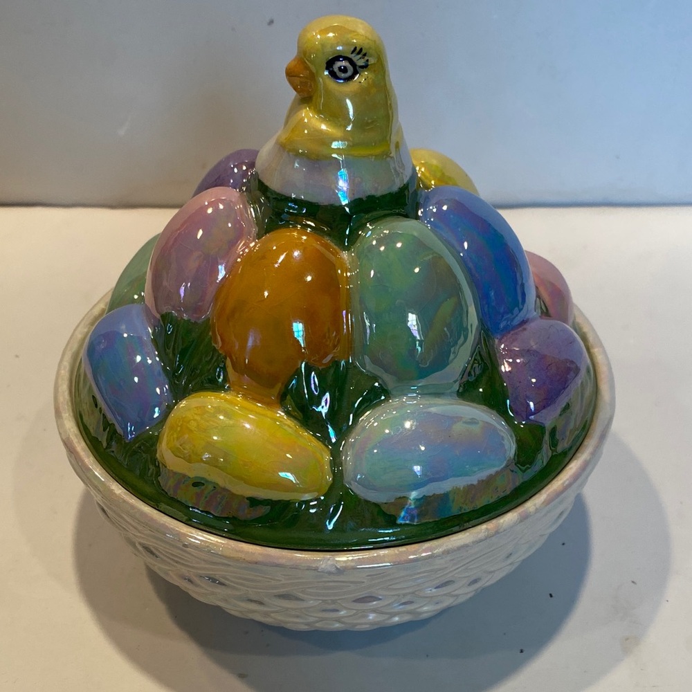 Vintage Westmoreland Ceramic Chick on Nest of Eggs Basket Bowl